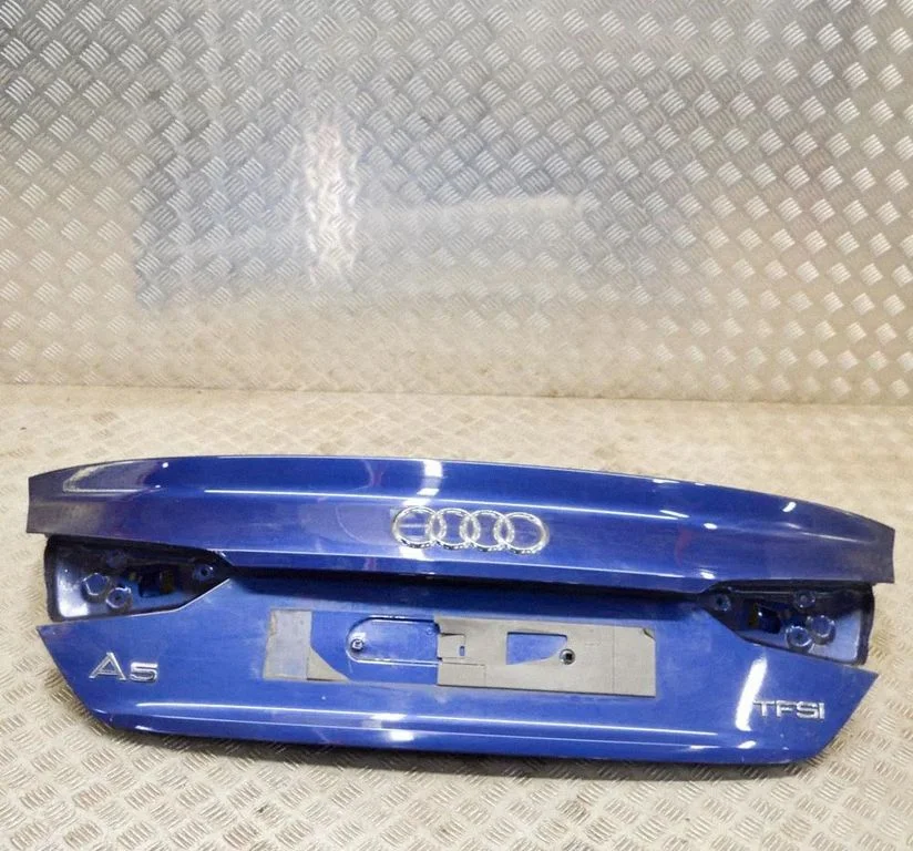Aizmugurējais vāks (bagāžnieka) 8W6827025C