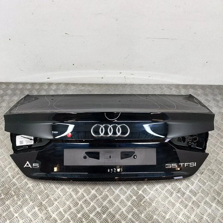 Aizmugurējais vāks (bagāžnieka) 8W6827025E