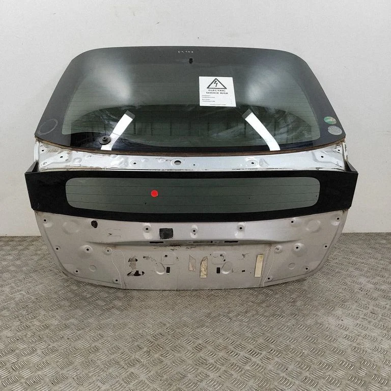 Aizmugurējais vāks (bagāžnieka) 6700547440