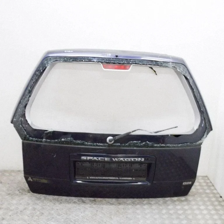 Aizmugurējais vāks (bagāžnieka) MR496165