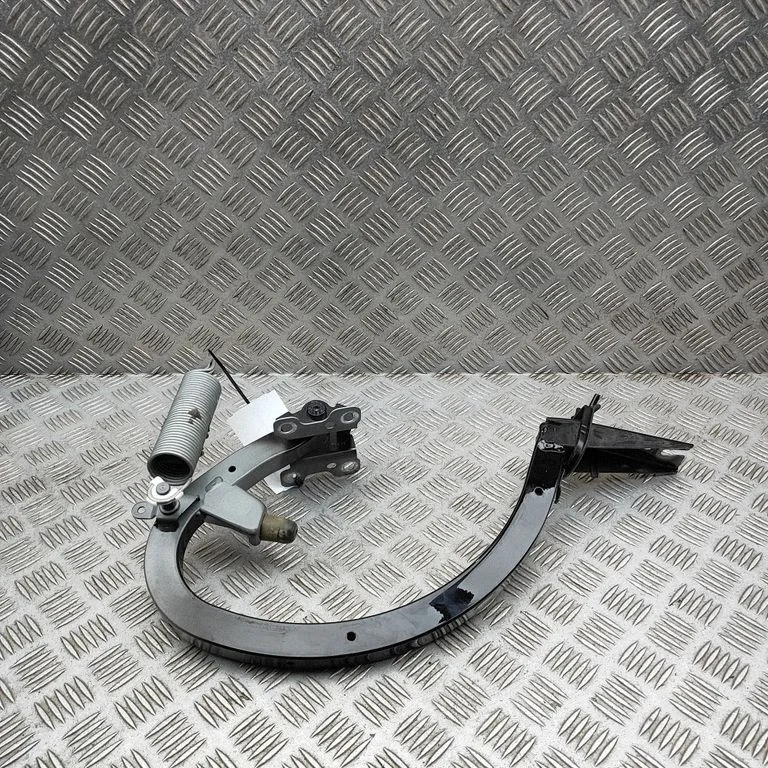 Tailgate/trunk/boot hinge 8W6827301