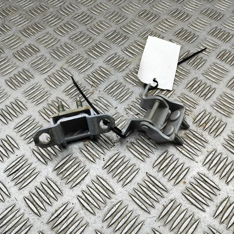 Tailgate/trunk/boot hinge SA2FC6306100
