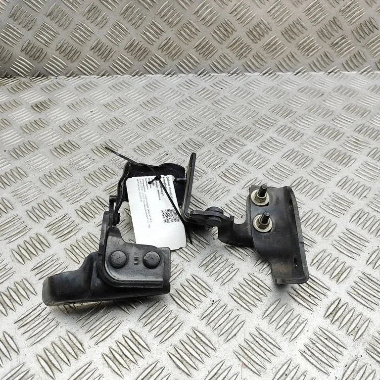 Tailgate/trunk/boot hinge HY3242900AC