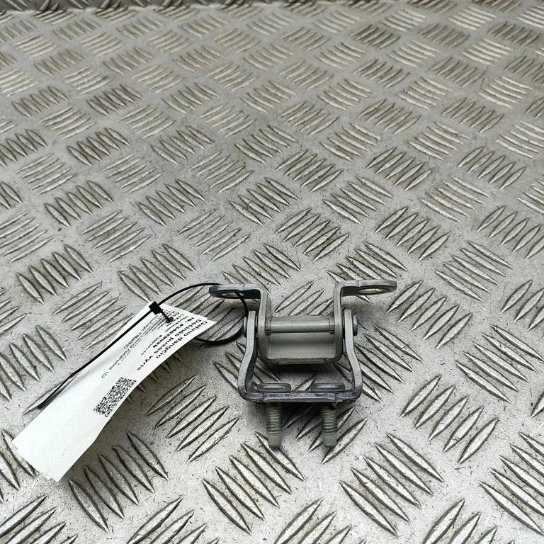 Aizmugurējā vāka eņģe (-es) SA2FC6306100U