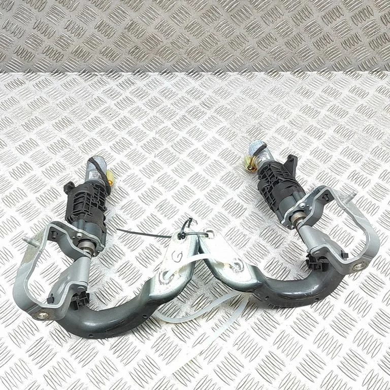 Aizmugurējā vāka eņģe (-es) 4M0827299C
