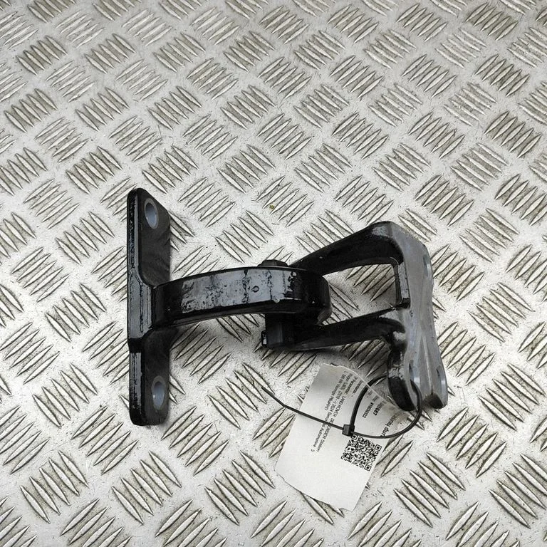 Tailgate/trunk/boot hinge – Land Rover Defender (2020-)