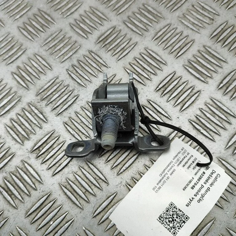 Aizmugurējā vāka eņģe (-es) 8494140