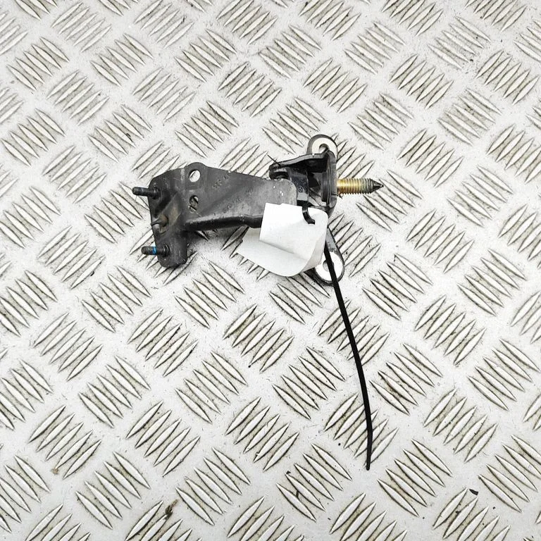 Aizmugurējā vāka eņģe (-es) 68065878AF