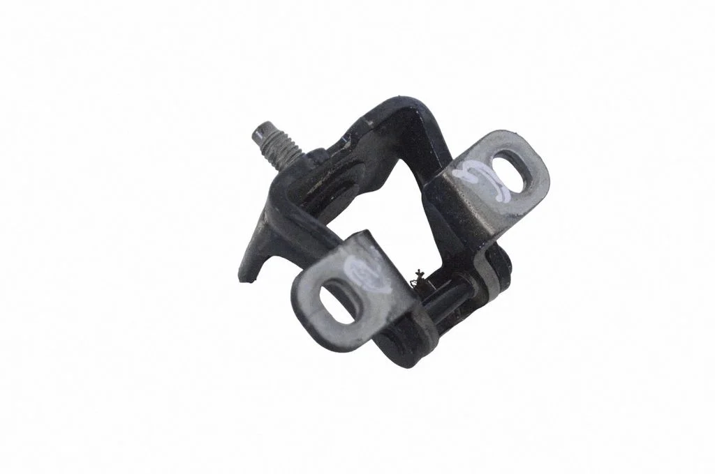 Aizmugurējā vāka eņģe (-es) 5G6827301C