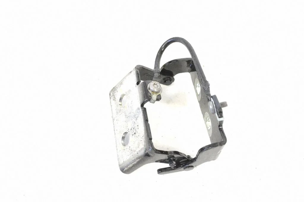 Aizmugurējā vāka eņģe (-es) J9C342900A