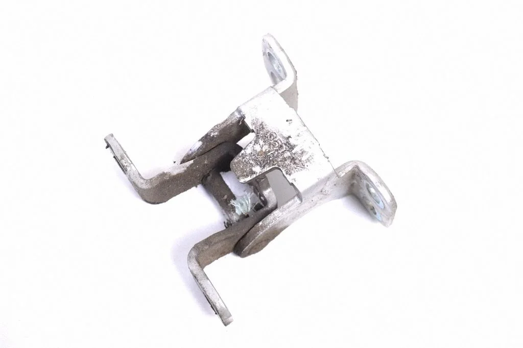 Tailgate/trunk/boot hinge – right