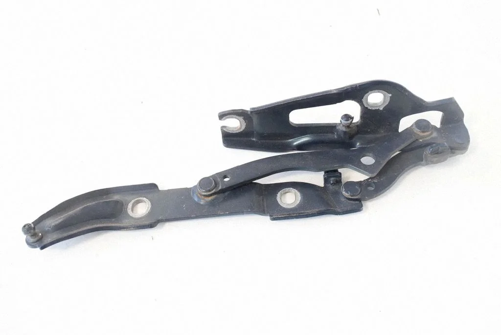 Tailgate/trunk/boot hinge – BMW 3 Series E92 E93 (2005-2014)