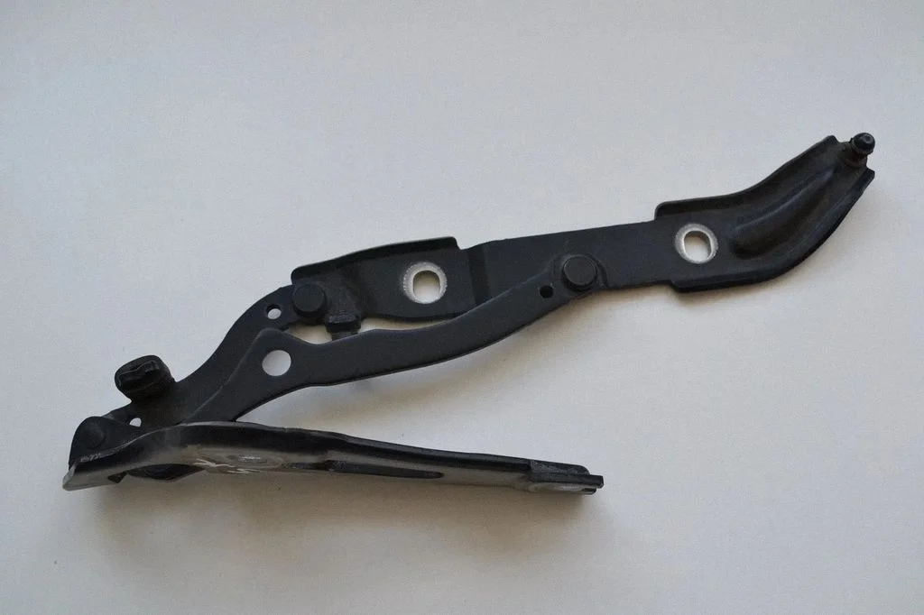 Tailgate/trunk/boot hinge – BMW 3 Series E92 E93 (2005-2014)