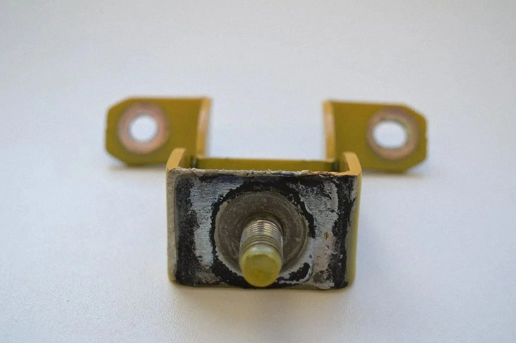 Tailgate/trunk/boot hinge – right