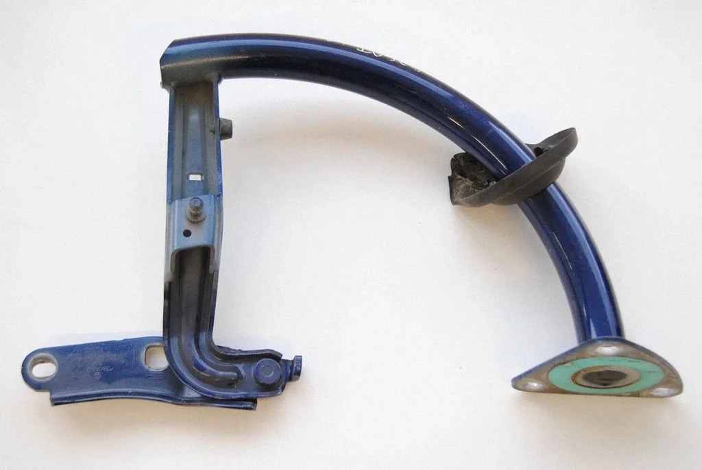 Aizmugurējā vāka eņģe (-es) – Volkswagen Passat B6 (2005-2010)