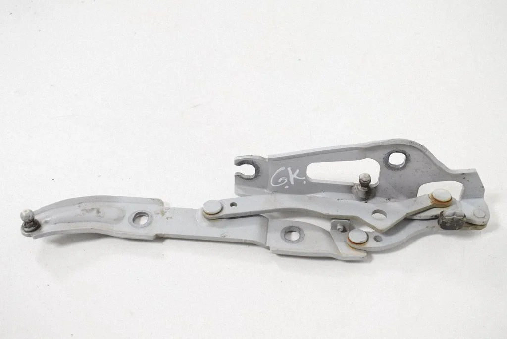 Tailgate/trunk/boot hinge – BMW 3 Series E92 E93 (2005-2014)