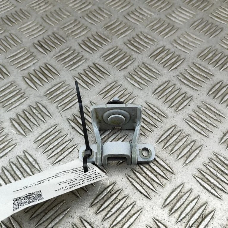 Aizmugurējā vāka eņģe (-es) 5G6827301C