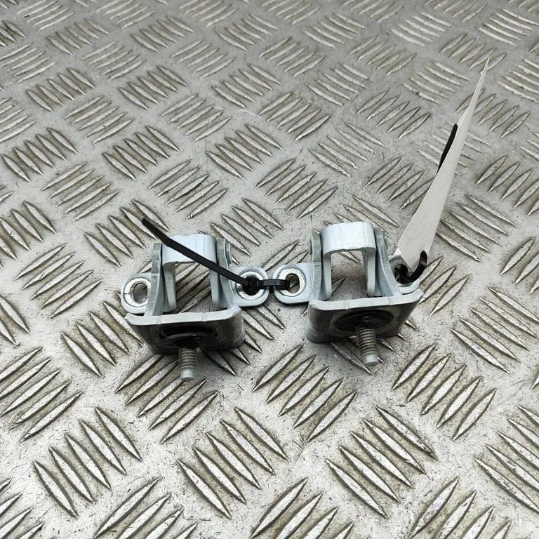 Tailgate/trunk/boot hinge 5G6827301C