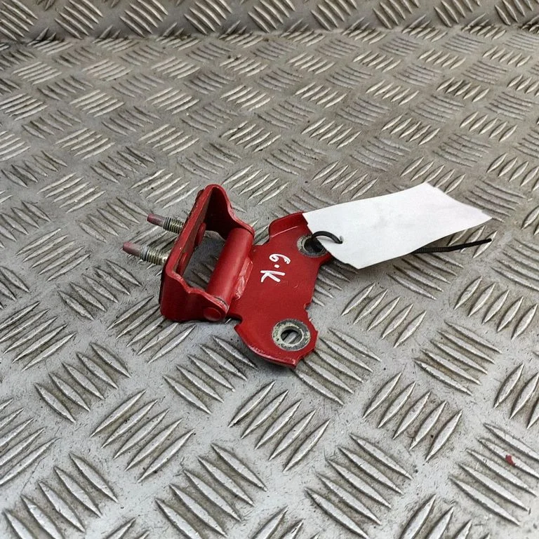 Aizmugurējā vāka eņģe (-es) 6881052210