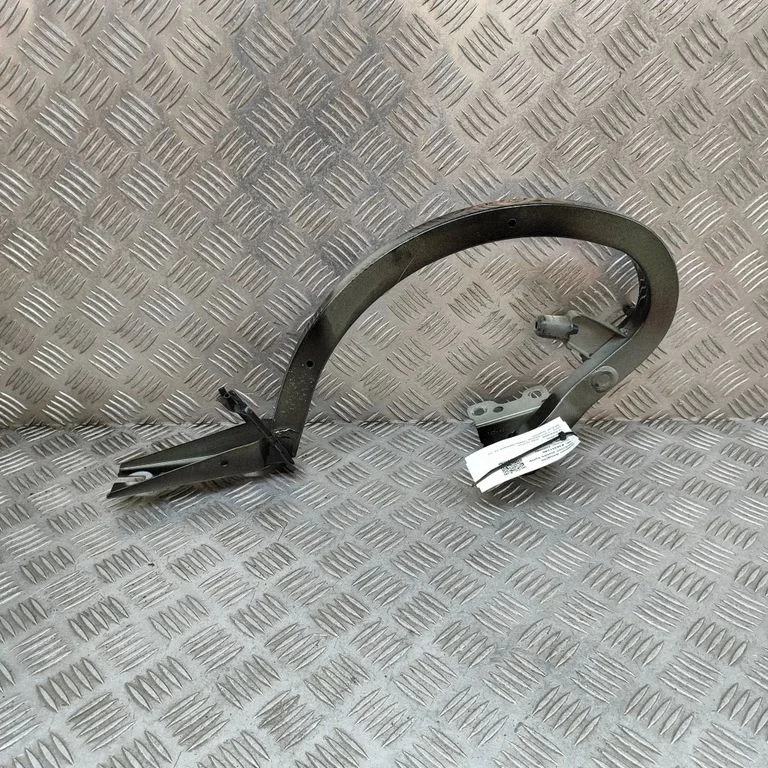 Aizmugurējā vāka eņģe (-es) 8W6827302
