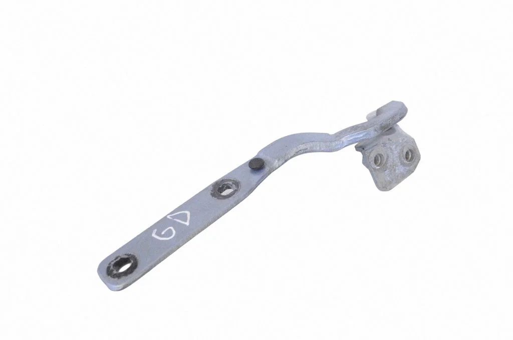 Tailgate/trunk/boot hinge – right