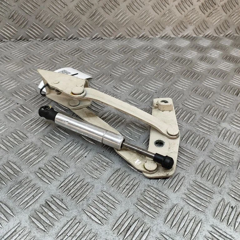 Aizmugurējā vāka eņģe (-es) 1Y0827550B