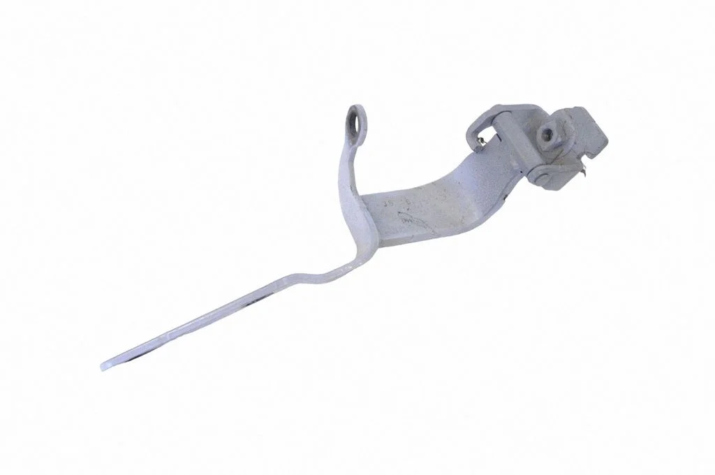 Aizmugurējā vāka eņģe (-es) 4G8827300A