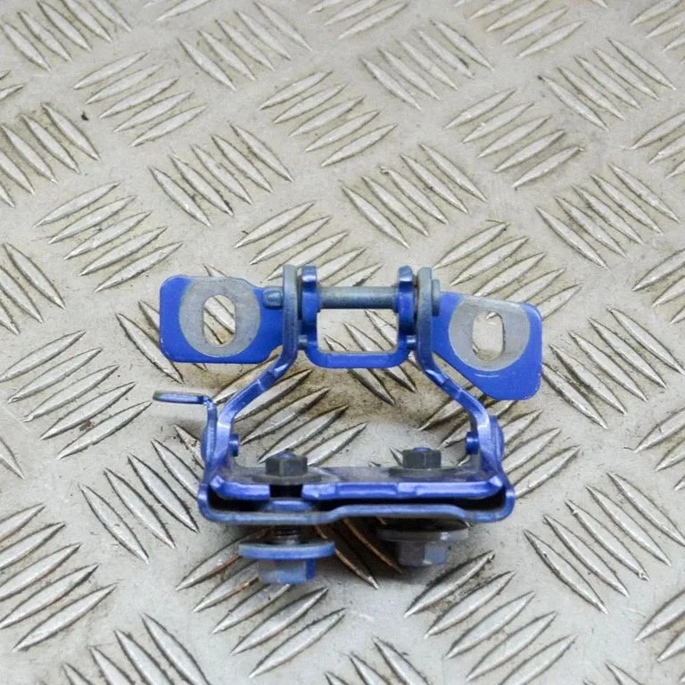 Tailgate/trunk/boot hinge – BMW 1 Series F20 F21 (2011-2019)