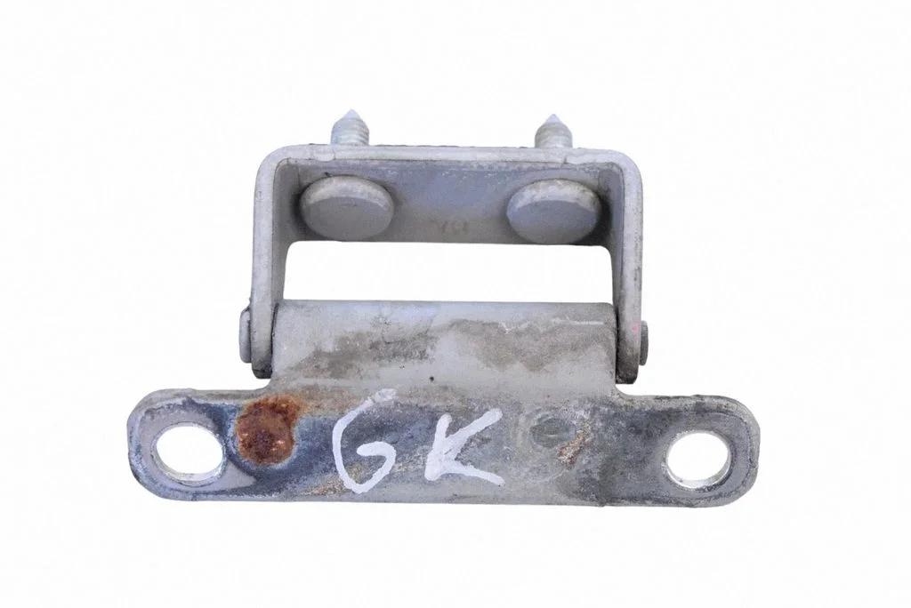 Aizmugurējā vāka eņģe (-es) – kreisā