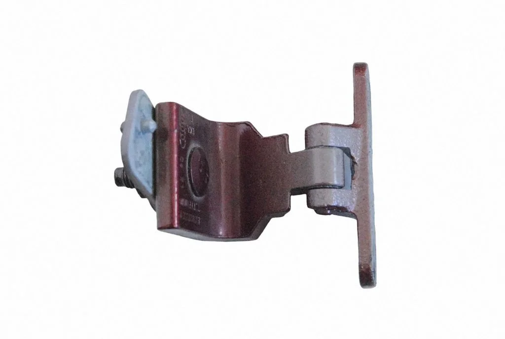 Aizmugurējā vāka eņģe (-es) 8U0827300F