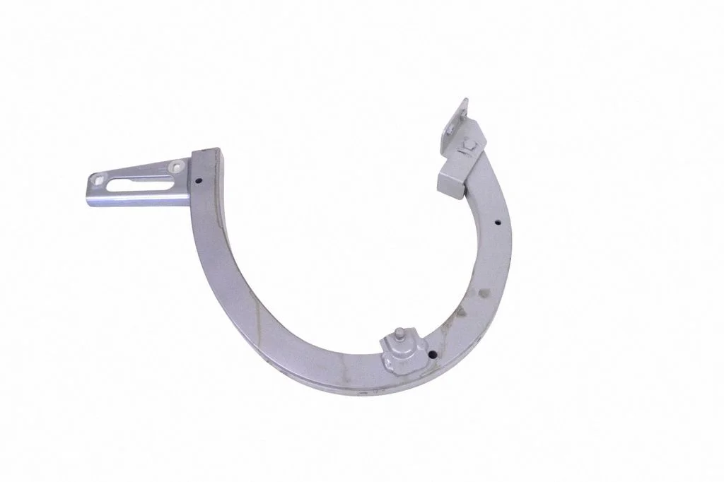 Aizmugurējā vāka eņģe (-es) YM17440080