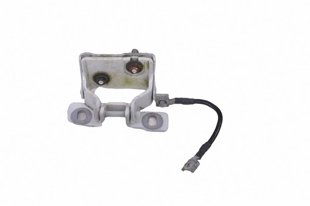 Tailgate/trunk/boot hinge – BMW 1 Series F20 F21 (2011-2019)