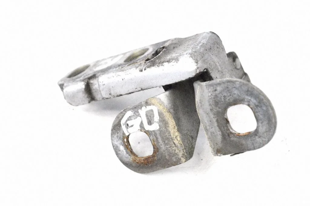 Tailgate/trunk/boot hinge – right