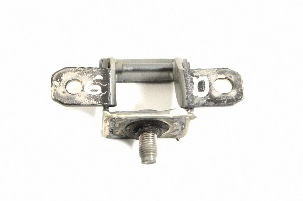 Tailgate/trunk/boot hinge – right