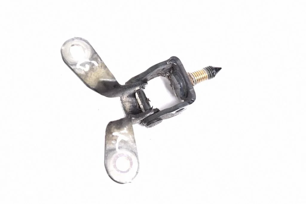 Tailgate/trunk/boot hinge – left