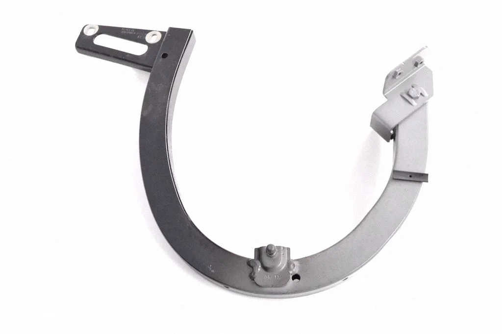 Aizmugurējā vāka eņģe (-es) YM17440080