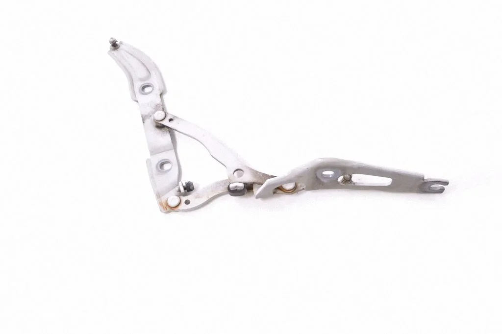 Tailgate/trunk/boot hinge – BMW 3 Series E92 E93 (2005-2014)