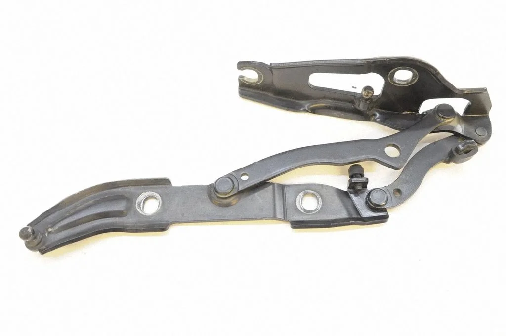 Tailgate/trunk/boot hinge – BMW 3 Series E90 E91 (2005-2012)