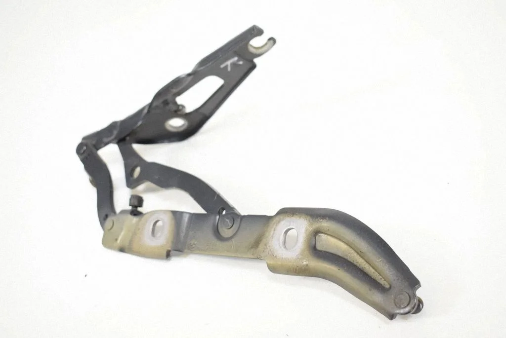 Tailgate/trunk/boot hinge – BMW 3 Series E90 E91 (2005-2012)