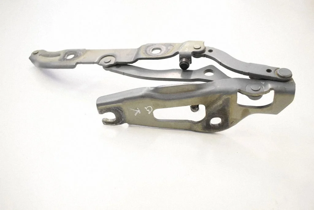 Tailgate/trunk/boot hinge – BMW 3 Series E92 E93 (2005-2014)