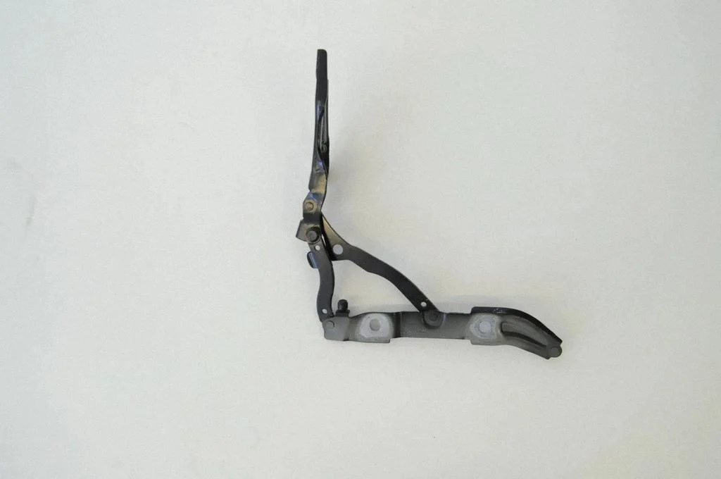 Tailgate/trunk/boot hinge – BMW 3 Series E92 E93 (2005-2014)
