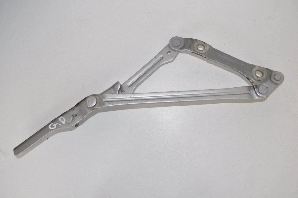 Aizmugurējā vāka eņģe (-es) – Lexus GS 300 350 430 450H (2005-2012)