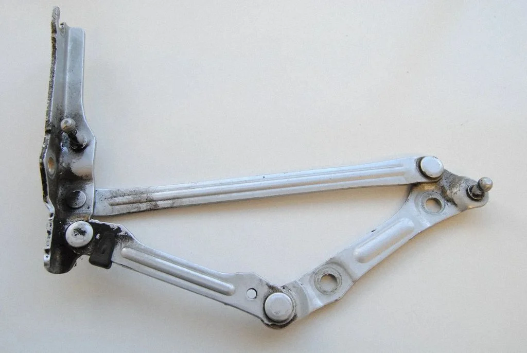 Aizmugurējā vāka eņģe (-es) – Lexus GS 300 350 430 450H (2005-2012)