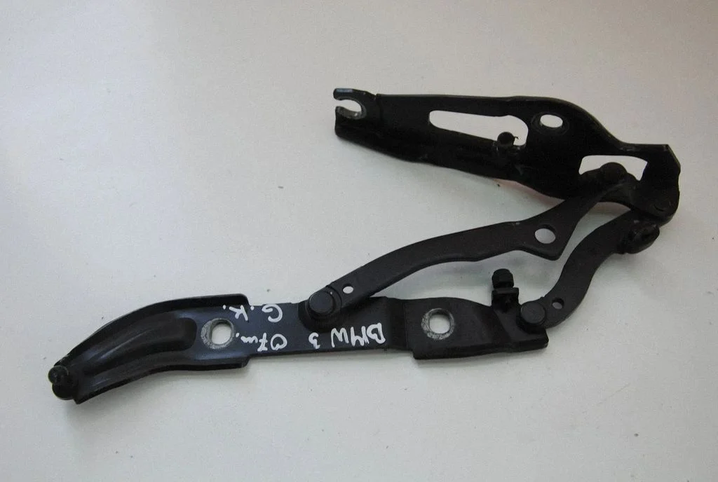 Tailgate/trunk/boot hinge – BMW 3 Series E90 E91 (2005-2012)