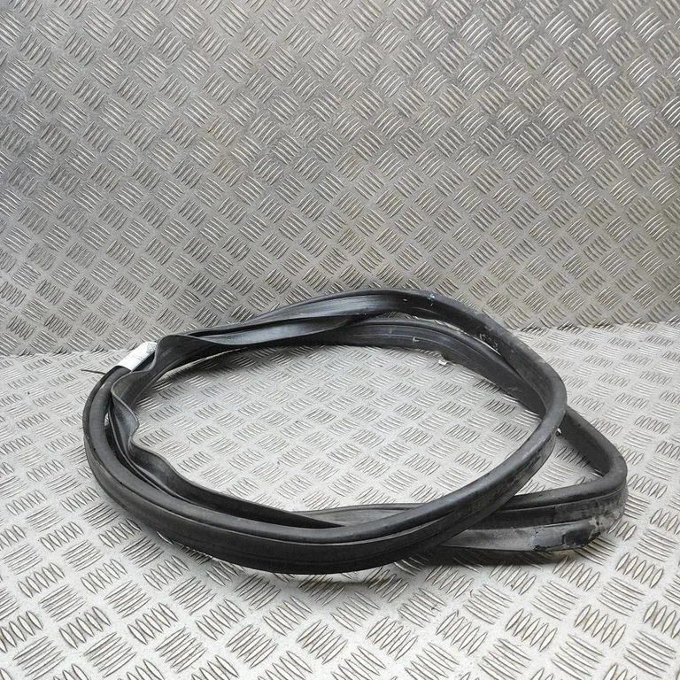 Bagāžnieka blīvgumija (uz virsbūves) A2227500198