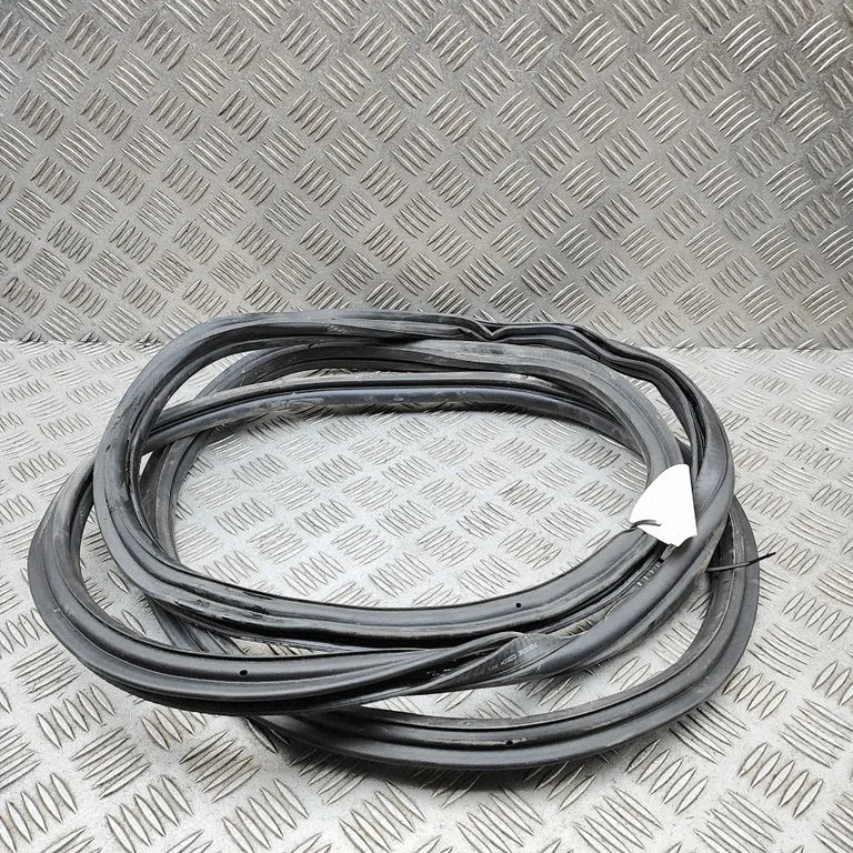 Loading door rubber seal (on body) 971827705
