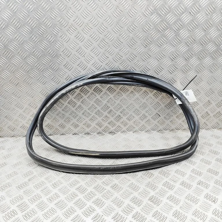 Uszczelka drzwi ładunkowych (na karoserii) K8D241608BC