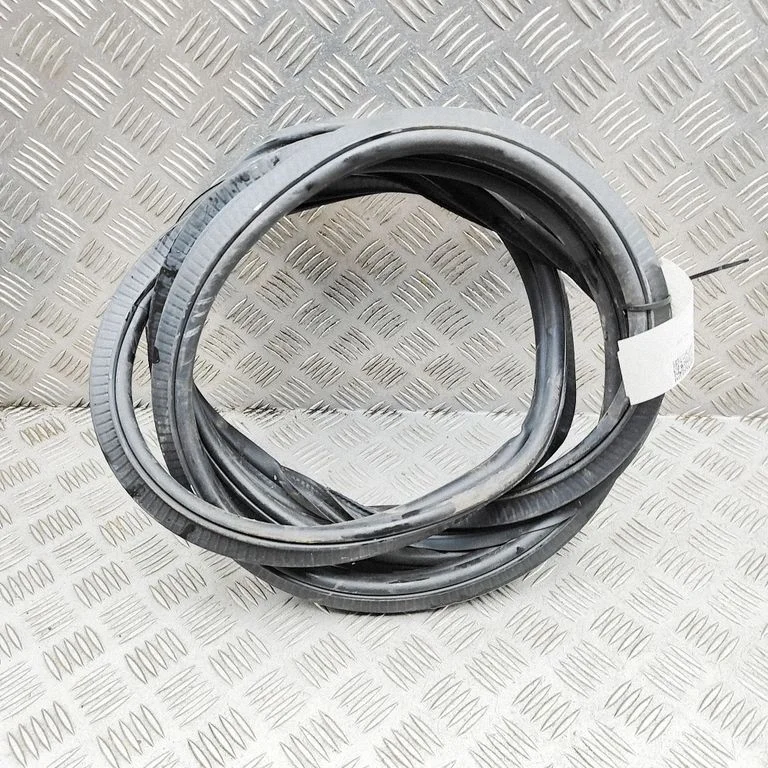 Loading door rubber seal (on body) 5A31000