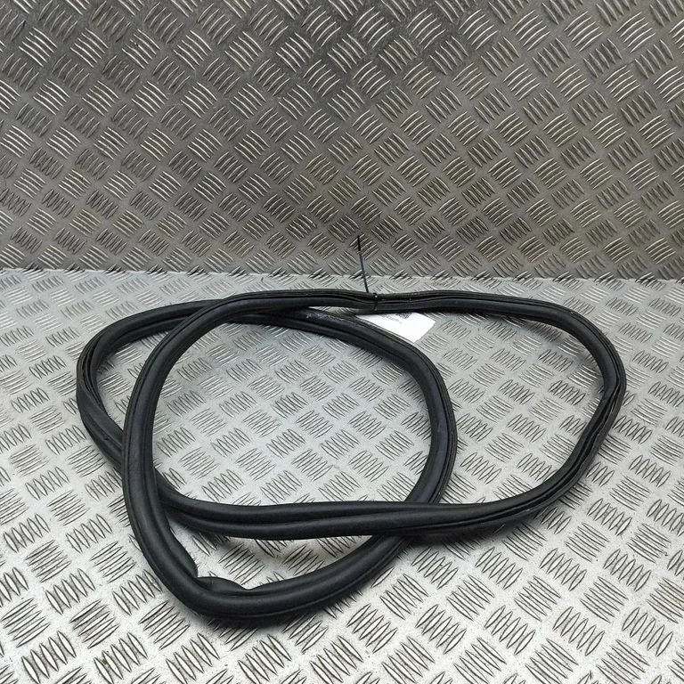 Loading door rubber seal (on body) 98651261100