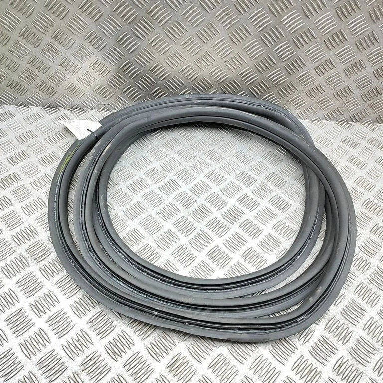 Bagāžnieka blīvgumija (uz virsbūves) A1677408600